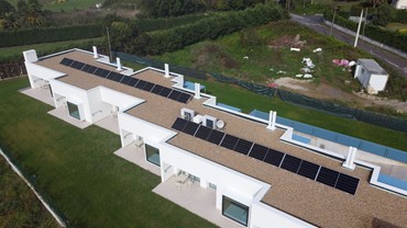 Instalación fotovoltaica en apartamentos turísticos en Gijón