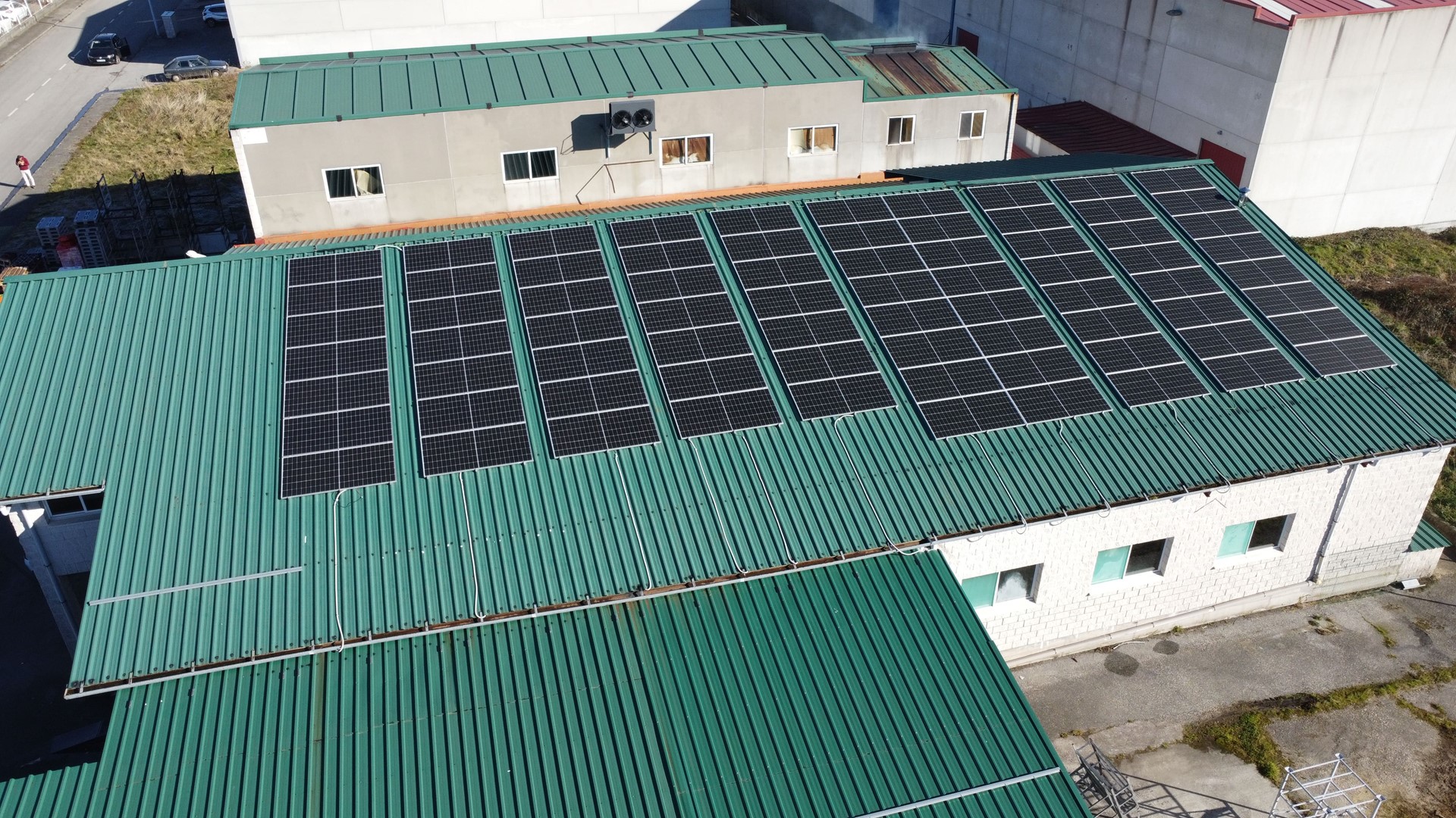 Instalación de paneles solares en Tineo: 40.5 kWp de potencia sobre cubierta