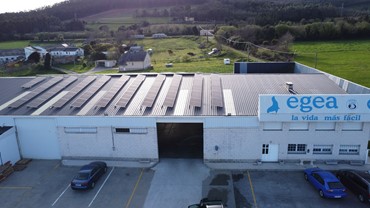 Instalación solar fotovoltaica de 50.9 kWp en Castropol en empresa del sector frío