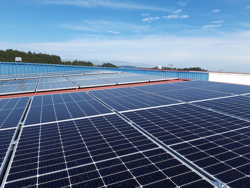 Instalación de paneles solares en Cantabria: 50.4 kWp en empresa de congelados 