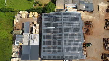 Instalación de paneles solares en Cadavedo: 239.8 kWp de paneles solares sobre cubierta de aserradero