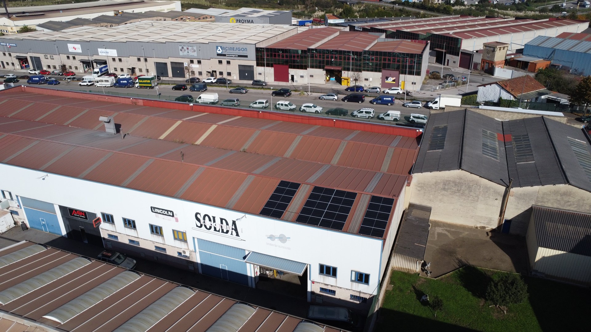 Instalación de 12 kWp con almacenamiento en Gijón