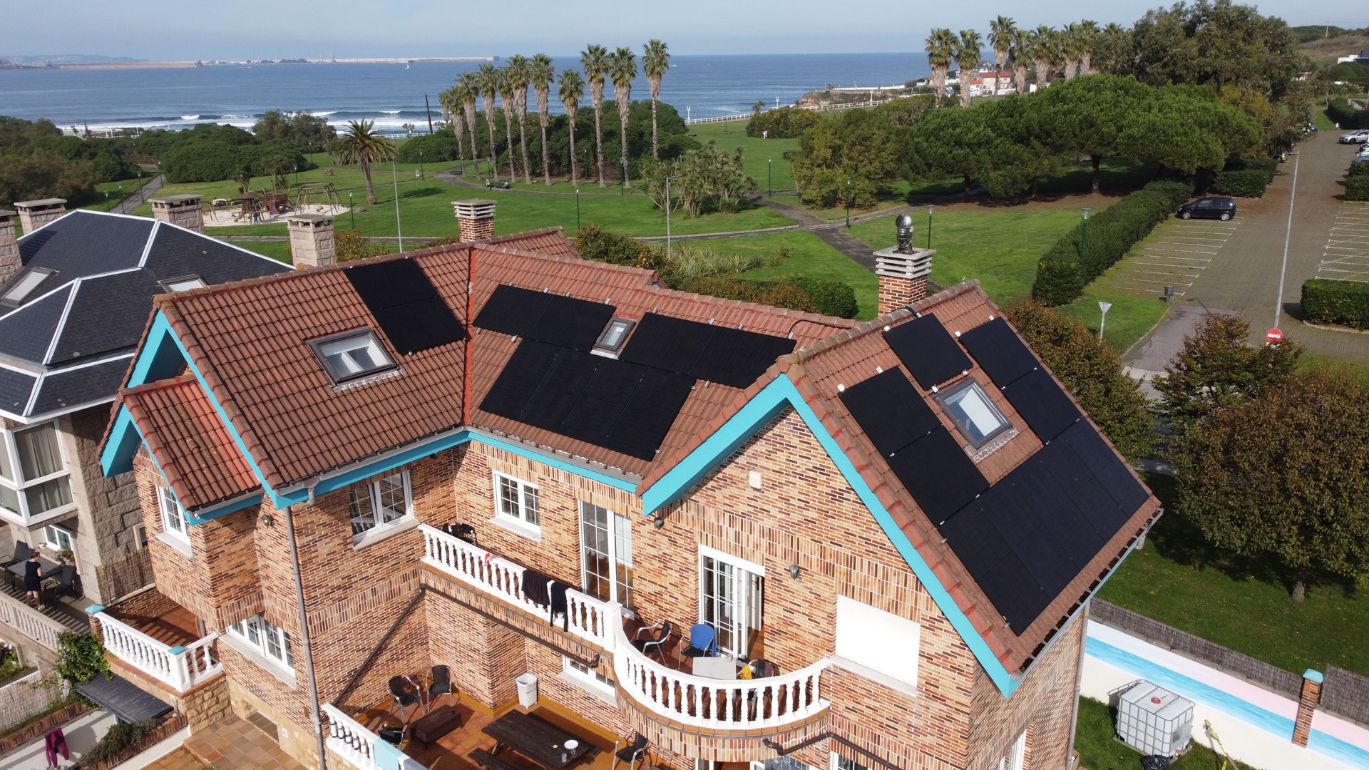 Autoconsumo fotovoltaico en Hostel en Gijón