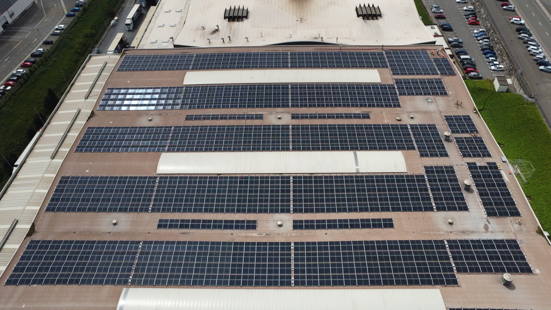 Autoconsumo fotovoltaico en Esnova Racks S.A.